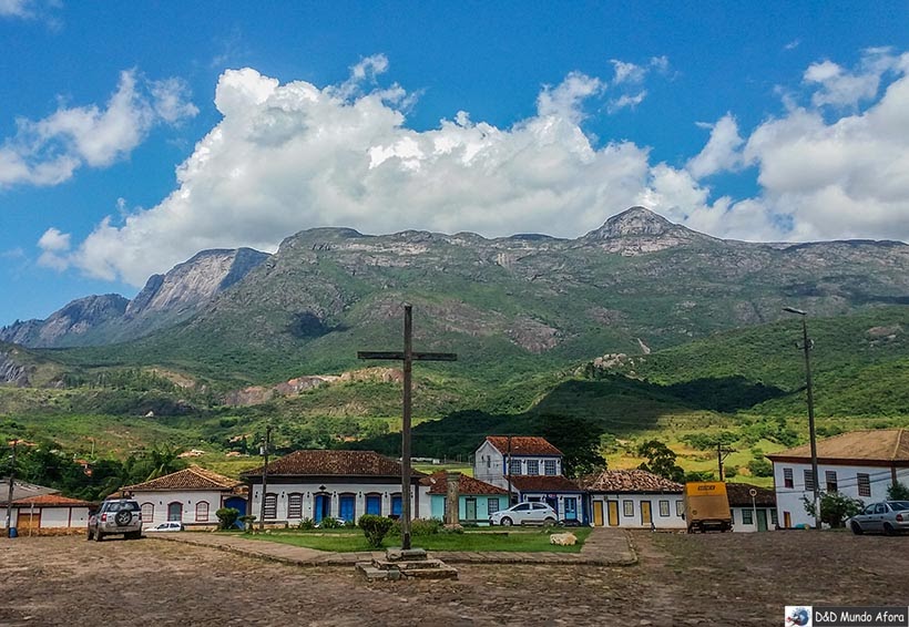 Serra do Caraça vista da Praça Monsenhor Mendes, em Catas Altas