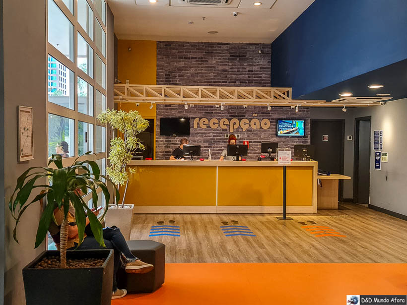 recepção Ibis Budget