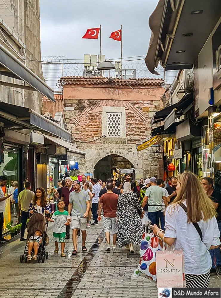 Uma das portas do Grand Bazar de Istambul