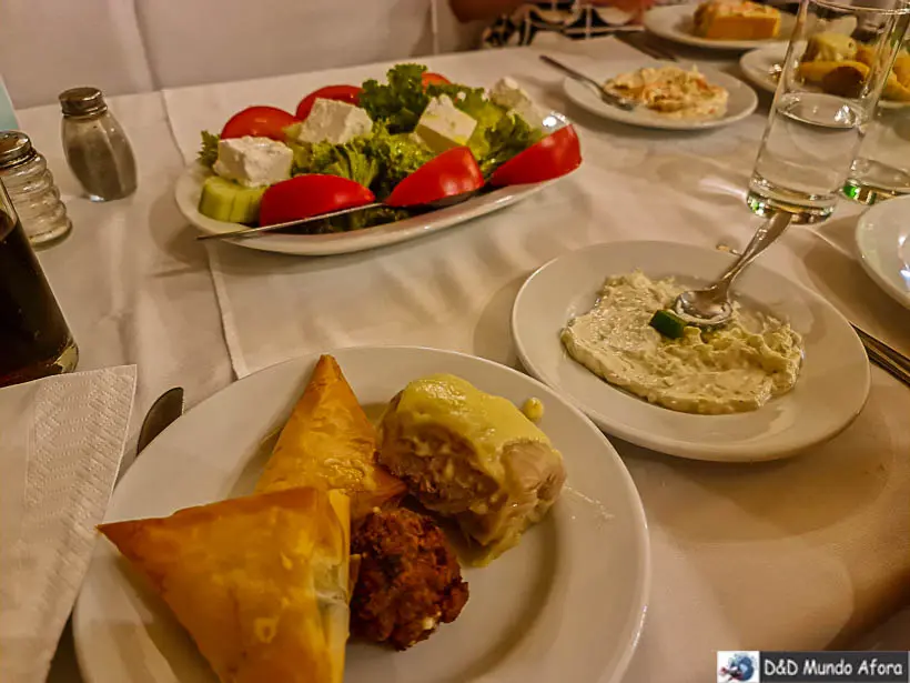 Jantar no Restaurante Kalokerinos 