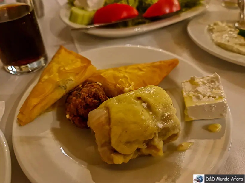 Jantar no Restaurante Kalokerinos - com show 