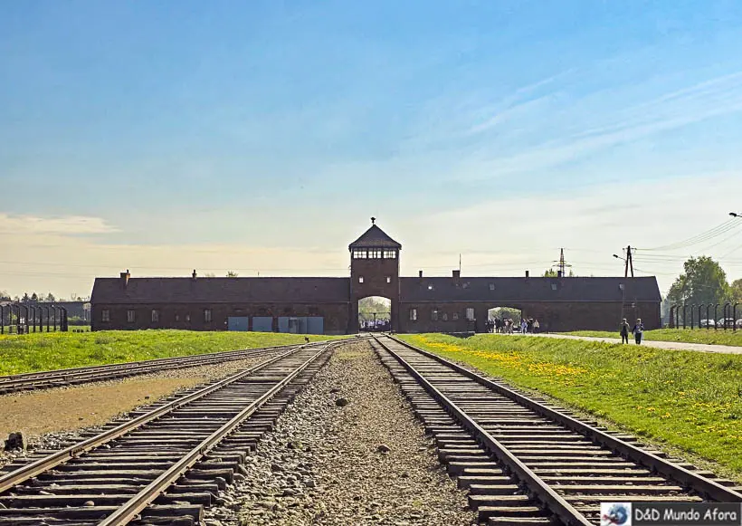 Portão de Entrada de Auschwitz II-Birkenau