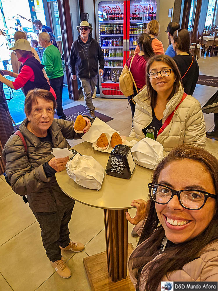 Provando a coxinha siciliana no Monte Etna 