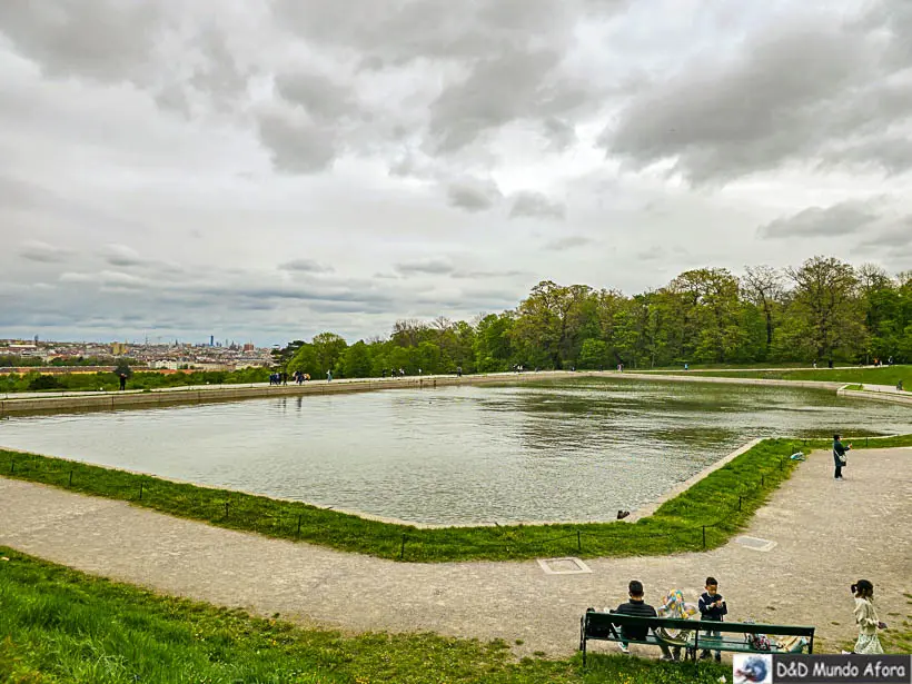 Lago nos jardins Palácio de Schoenbrunn