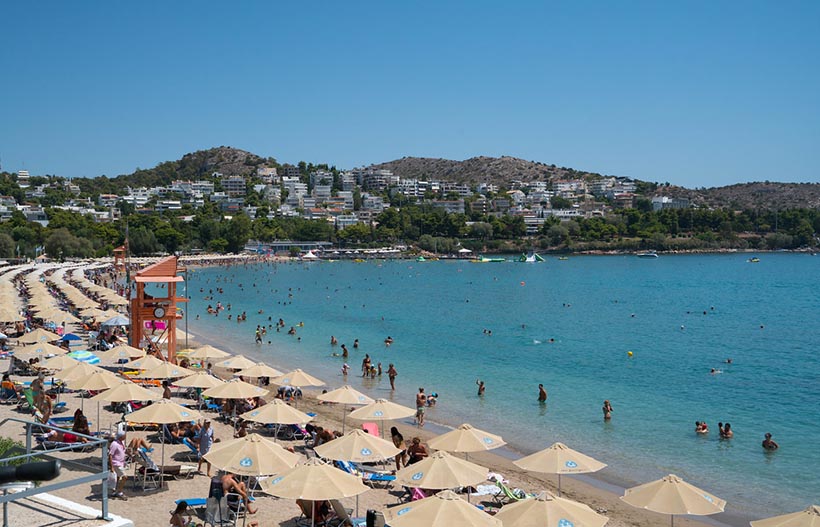 Vouliagmeni Beach - Praias em Atenas. Foto: Wikimedia Commons