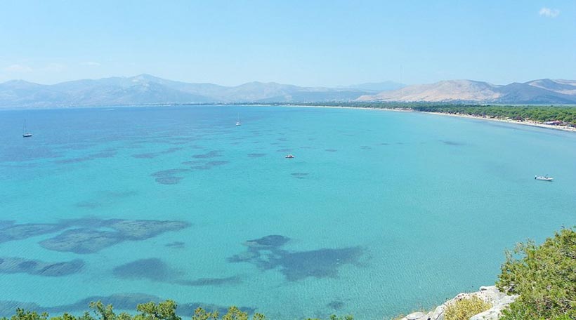 Schinias Beach - Praias em Atenas. Foto: Wikimedia Commons