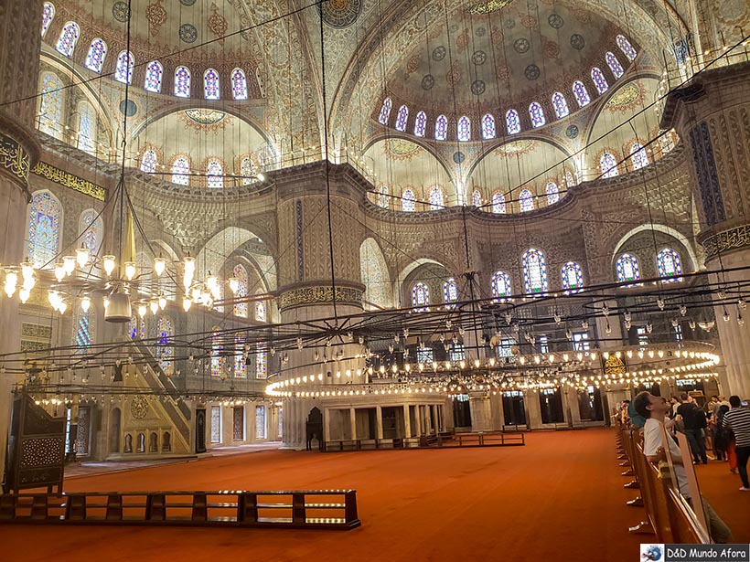Candelabros suspenso na Sultanahmet Camii Istanbul