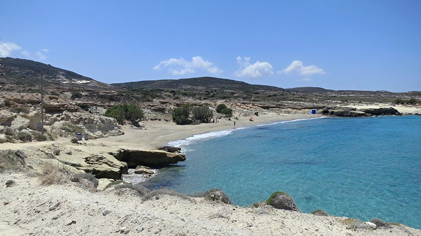 Alogomandra Beach Ilha de Milos - Foto: Wikimedia Commons